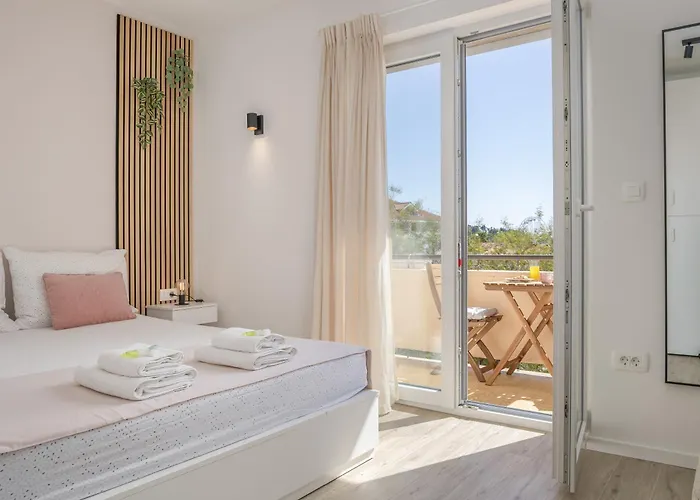 Brand New * Makarska